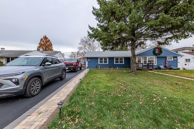 single story home with a front yard