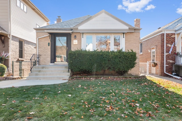 view of front of house featuring a front yard