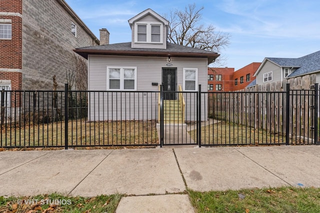 view of front of property featuring a front lawn