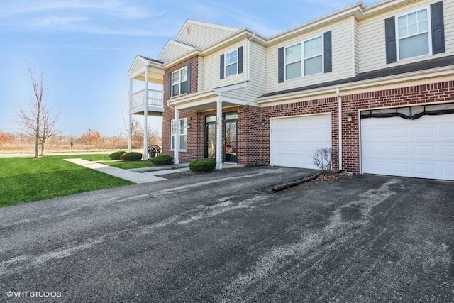 townhome / multi-family property featuring a garage