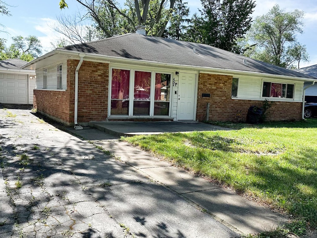 ranch-style house with a front yard