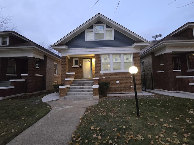 view of front of property featuring a front yard