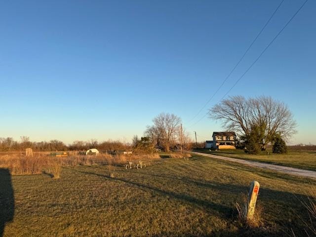 view of yard featuring a rural view