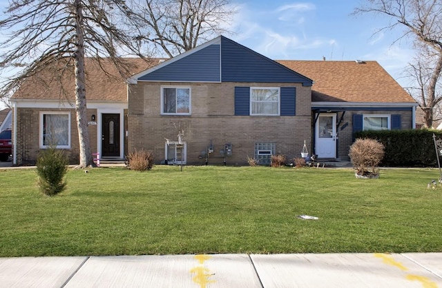 split level home with a front lawn