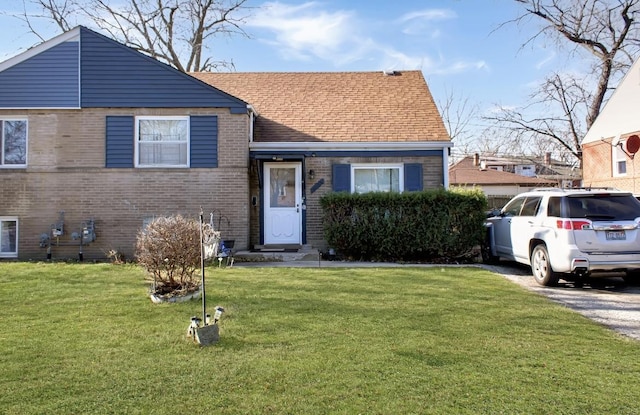 view of front facade with a front yard