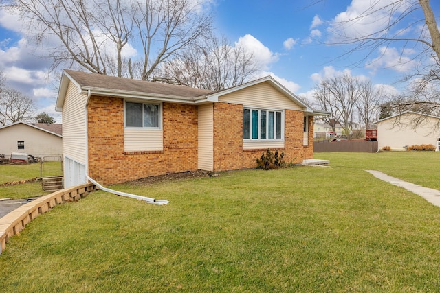 view of front of house featuring a front yard