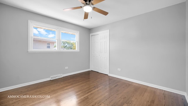 unfurnished room featuring dark hardwood / wood-style floors and ceiling fan