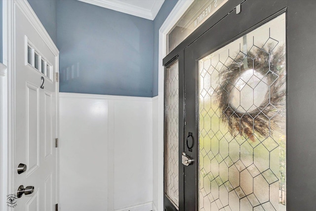 entryway with crown molding