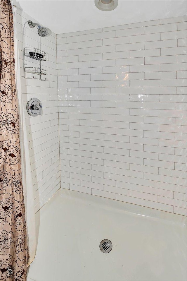 bathroom featuring curtained shower