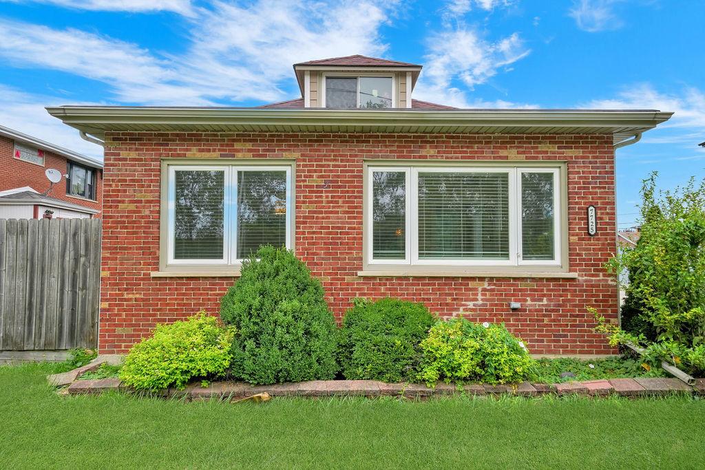 view of side of home