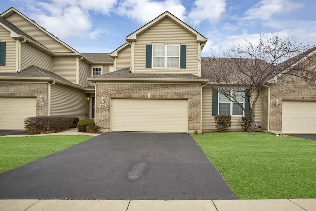 view of front facade featuring a front yard and a garage