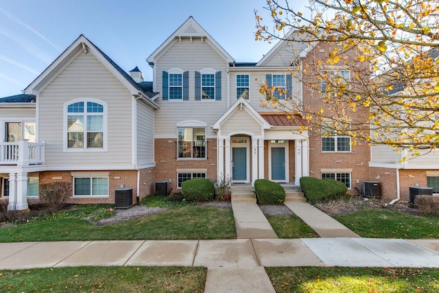 multi unit property featuring a front lawn and central AC