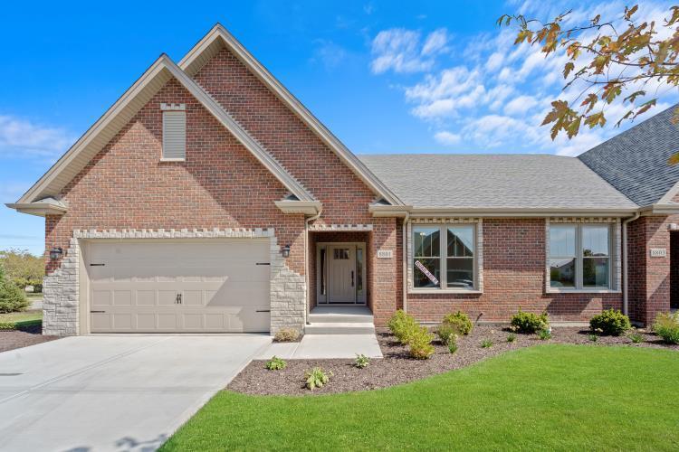 view of front of house featuring a garage and a front lawn