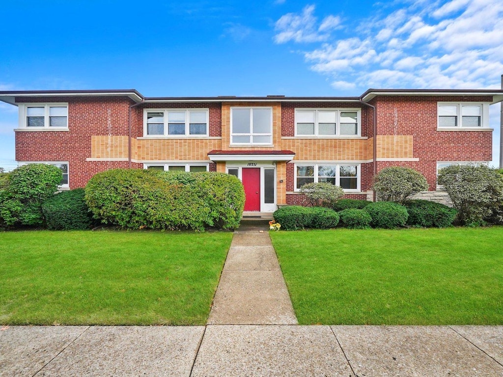 view of front of house with a front yard