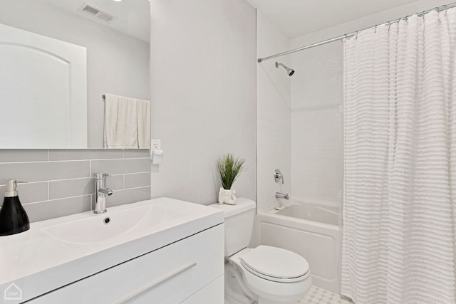 full bathroom with shower / tub combo with curtain, vanity, toilet, and decorative backsplash