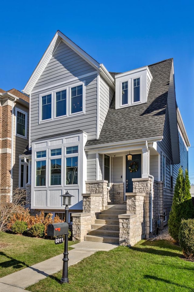 view of front facade featuring a front yard and a porch