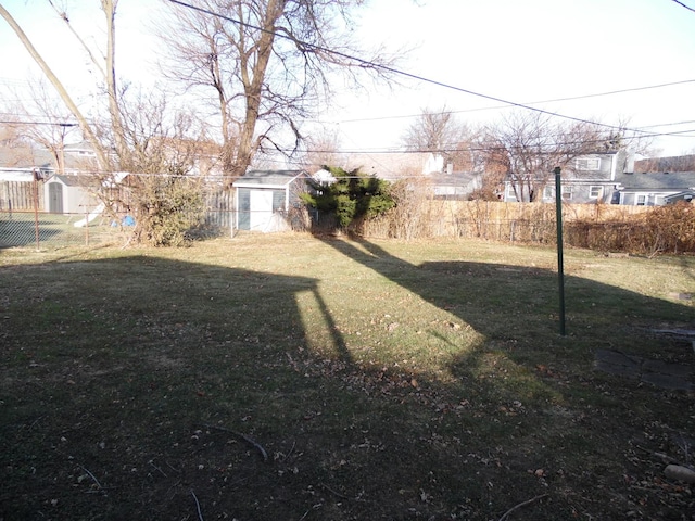 view of yard with a storage shed