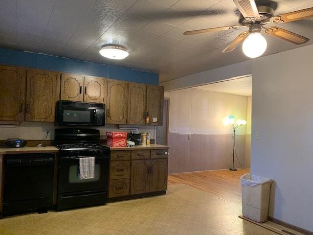 kitchen with ceiling fan and black appliances