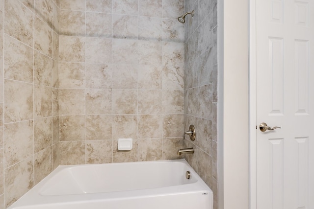 bathroom featuring tiled shower / bath combo