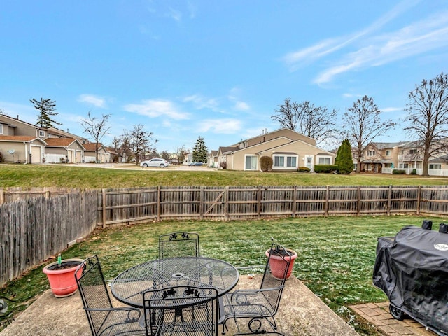 view of yard featuring a patio area