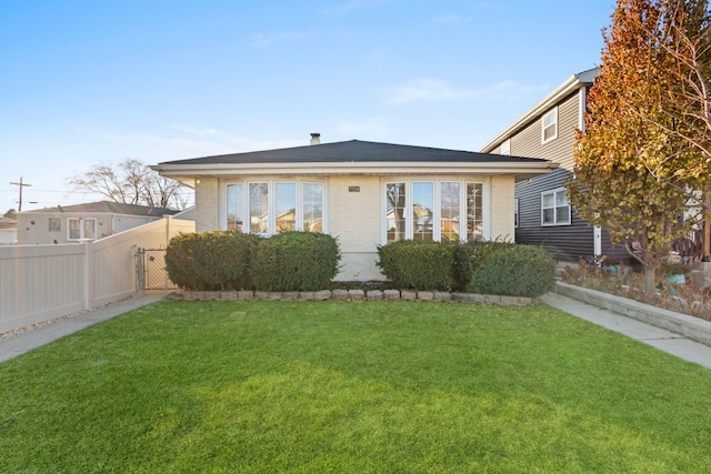 view of front of home with a front lawn