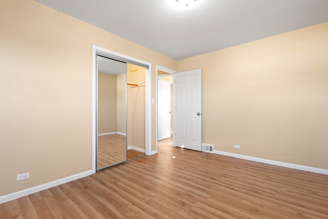 unfurnished room featuring light hardwood / wood-style flooring