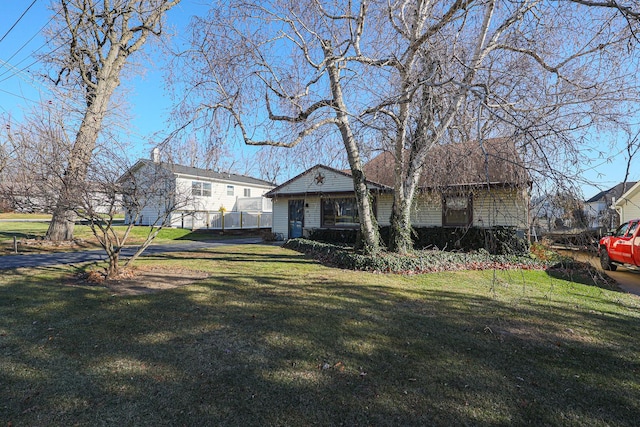 ranch-style house featuring a front lawn