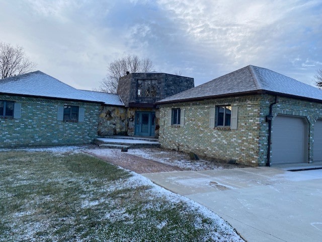 view of front facade with a garage