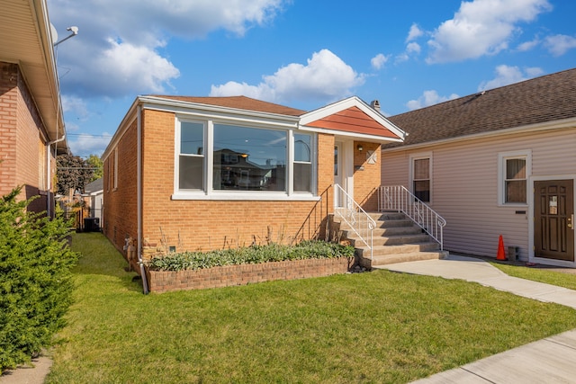 view of front facade with a front yard