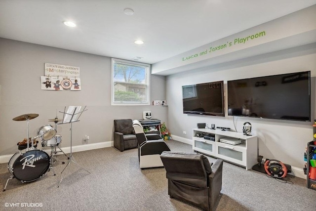 living room featuring recessed lighting, carpet, and baseboards