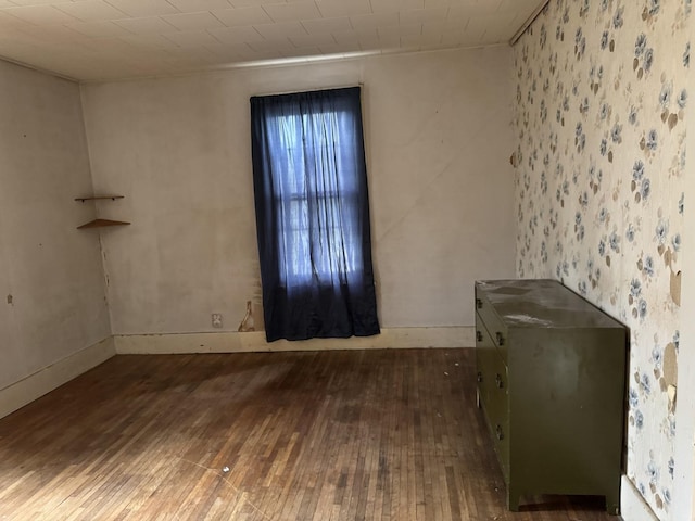 spare room with dark hardwood / wood-style floors