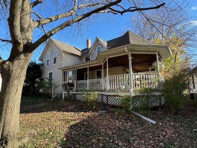 view of front of property featuring covered porch