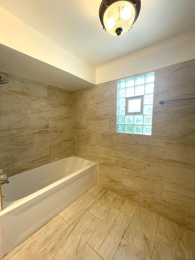 bathroom featuring tiled shower / bath