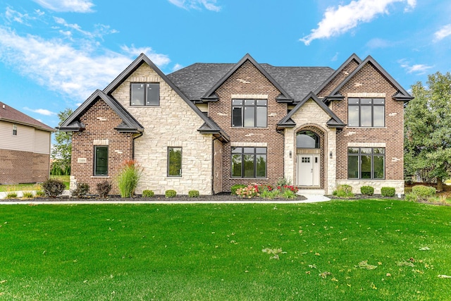 view of front of home featuring a front lawn