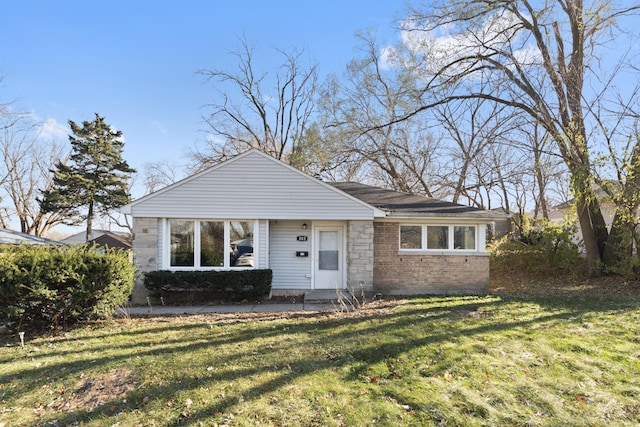 view of front of house featuring a front yard