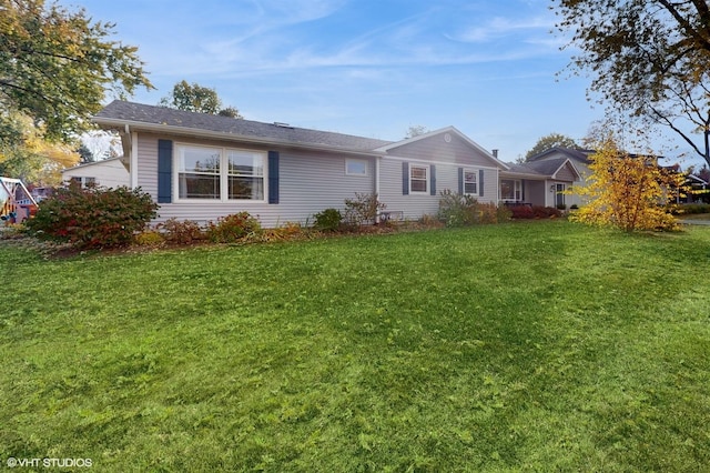 view of front of house featuring a front yard