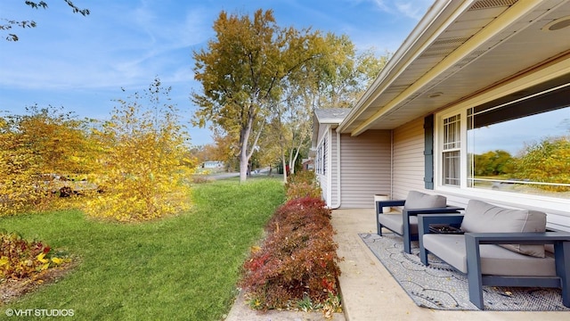 view of yard with a patio area