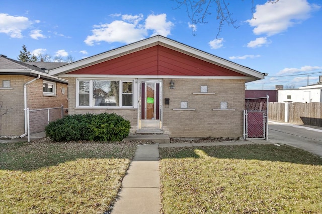 view of front of home featuring a front yard