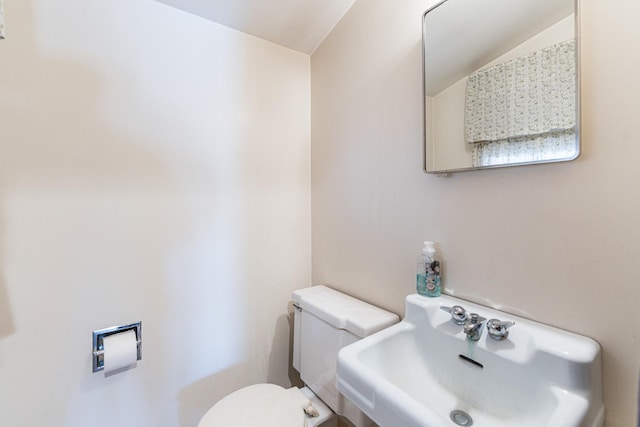 bathroom featuring toilet and sink