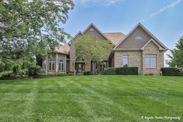 view of front of property featuring brick siding and a front lawn