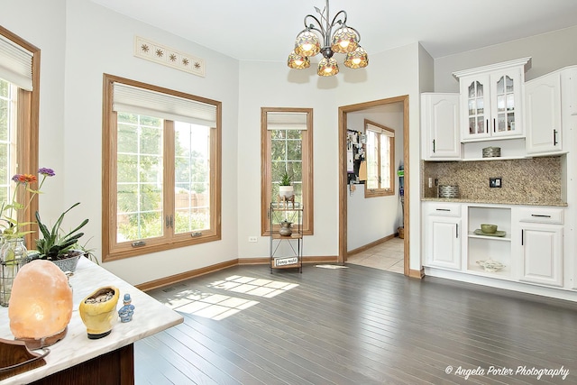 35161 N Indian Trl, Ingleside, IL 60041 - interior space with a chandelier, visible vents, baseboards, and light wood-style floors