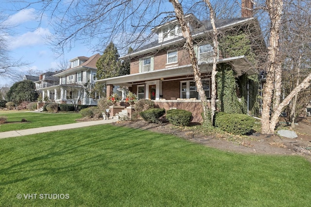 view of front facade featuring a porch and a front lawn