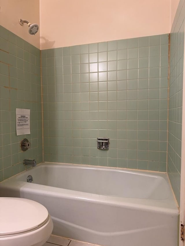 bathroom featuring toilet and shower / bathtub combination