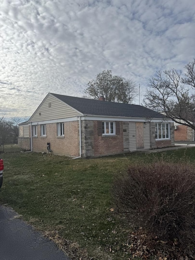 ranch-style home with a front lawn