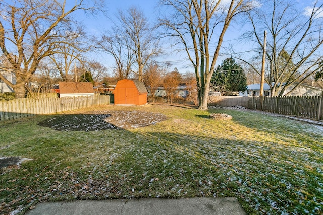 view of yard featuring a storage unit