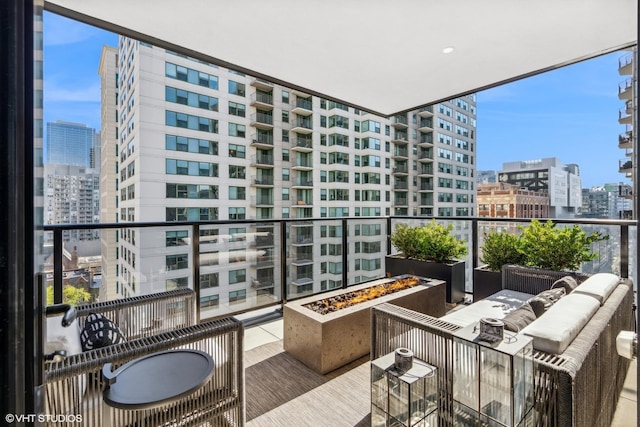 balcony featuring an outdoor hangout area