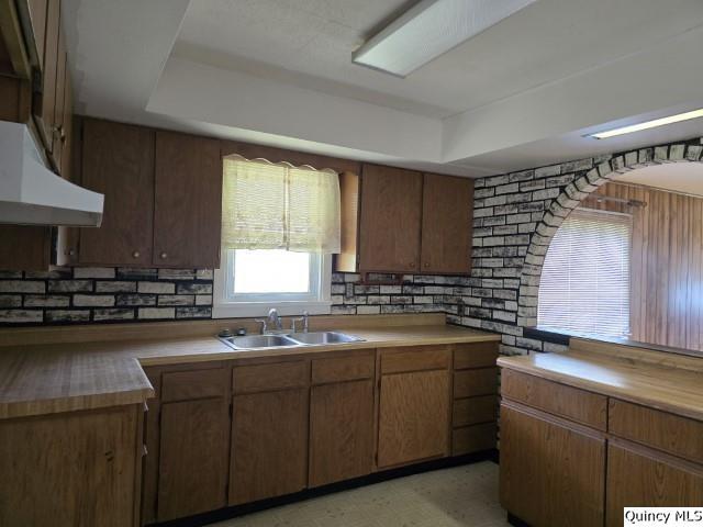 kitchen featuring sink