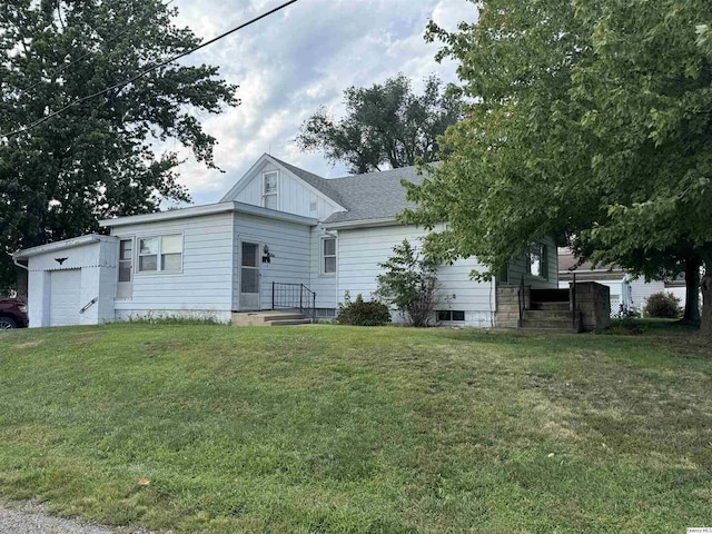 view of front facade featuring a garage and a front yard