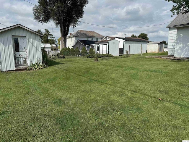 view of yard featuring a storage unit