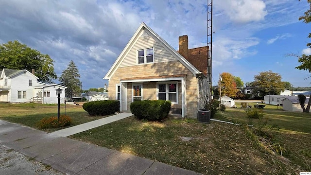 bungalow-style home featuring a front lawn